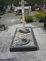 pierre tombale en calade